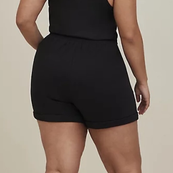 NWT Torrid EVERYDAY FLEECE PATCH POCKET ACTIVE SHORT size 2 - Picture 5 of 5